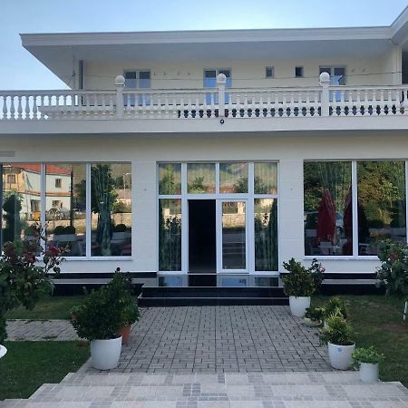 Hotel Taverna Zisi Erseke Exterior foto